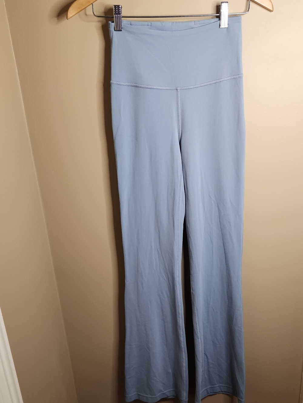 Lululemon Groove Super-High-Rise Flared Pant Nulu in Chambray. Size 4.